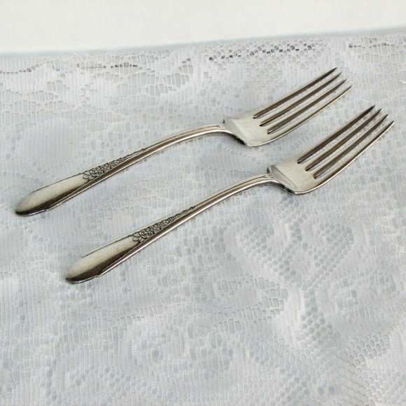 1940's Rogers Gardenia 2 Vintage Silverplate Dinner Forks Floral Tableware - Picture 1 of 8